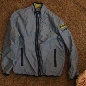 nike windbreaker size medium